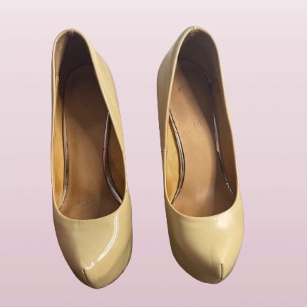 L.A.M.B luxurious beige size 6 great condition high heels